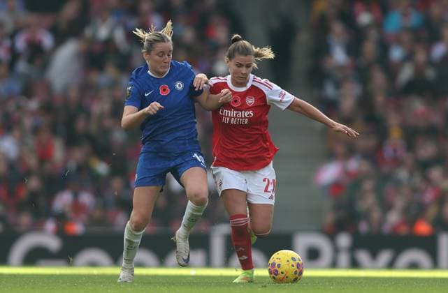 . - Arsenal Women v Chelsea Women, Women™s Super League, Emirates Stadium, London, England. - 8th November 2025. (C) Daniel Weir Crystal Pix Wieke Kaptein of Chelsea Women battles for the ball with Victoria Pelova of Arsenal Women. - Arsenal Women v Chelsea Women, Women™s Super League, Emirates Stadium, London, England. - 8th November 2025. (C) Daniel Weir Crystal Pix London Emirates Stadium England Copyright: xDanielxWeirx CP_Arsenal_Women_Chelsea_Women_081125_DW51
