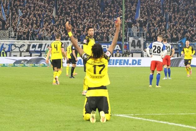GER, xFSx ,Hamburg, HSV , 1 Bundesliga , Football, DFL, Hamburger SV , am Hamburger Volksparkstadion , Borussia Dortmund , 08 11 2025 , v l Carney Chukwuemeka Borussia Dortmund ,17 macht das 0 1 DFL regulations prohibit any use of photographs as image sequences and or quasi video Copyright: HMBxMedia FernandoxSoares