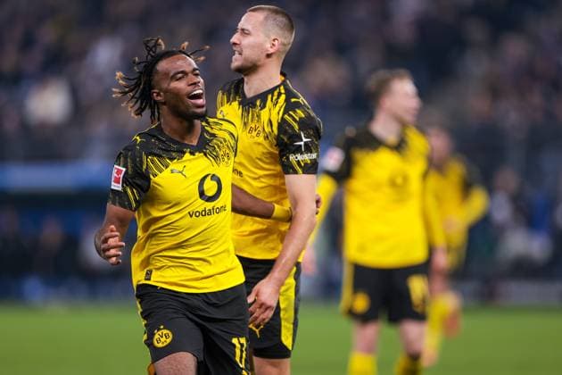 08 11 2025, 1 Bundesliga, Matchday 10, Hamburger SV Borussia Dortmund, Carney Chukwuemeka Borussia Dortmund celebrates the goal to 0 1, Hamburg Volksparkstadion Hamburg Germany xRHR PHOTO DEx Copyright: DennisxEwert RHR-FOTOx RHR-FOTO DE