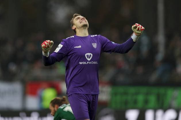 08 11 2025, xjcx, Herren, Fußball, Saison 2025 2026, 3 Liga, 14 Spieltag 1 FC Schweinfurt 1905 TSG Hoffenheim II Emotionen nach dem ersten Heimsieg, Toni Stahl 1, 1 FC Schweinfurt 1905 , DFL DFB REGULATES PROHIBIT ANY USE OF PHOTOGRAPHS AS IMAGE SEQUENCES AND OR QUASI VIDEO Schweinfurt Sachs Stadion Bayern Deutschland