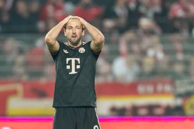 Harry Kane (FC Bayern München) schaut waehrend des spiels der Bundesliga zwischen 1. FC Union Berlin und FC Bayern München, Stadion An der Alten Försterei am 08. November 2025 in Berlin, Deutschland. (Foto von Mario Hommes DeFodi Images) +++ Harry Kane (FC Bayern München) looks on during the Bundesliga match between 1. FC Union Berlin and FC Bayern München at Stadion An der Alten Försterei on November 8, 2025 in Berlin, Germany. (Photo by Mario Hommes DeFodi Images) DFL regulations prohibit any use of photographs as image sequences and or quasi-video. Harry Kane FC Bayern Munich looks on during the Bundesliga match between 1 FC Union Berlin and FC Bayern Munich at Stadion An der Alten Försterei on November 8, 2025 in Berlin, Germany, Germany Photo by Mario Hommes DeFodi Images Harry Kane FC Bayern München looks on during the Bundesliga match between 1 FC Union Berlin and FC Bayern München at Stadion An der Alten Försterei on November 8, 2025 in Berlin, Germany Photo by Mario Hommes DeFodi Images DFL regulations prohibit any use of photographs as image sequences and or quasi video