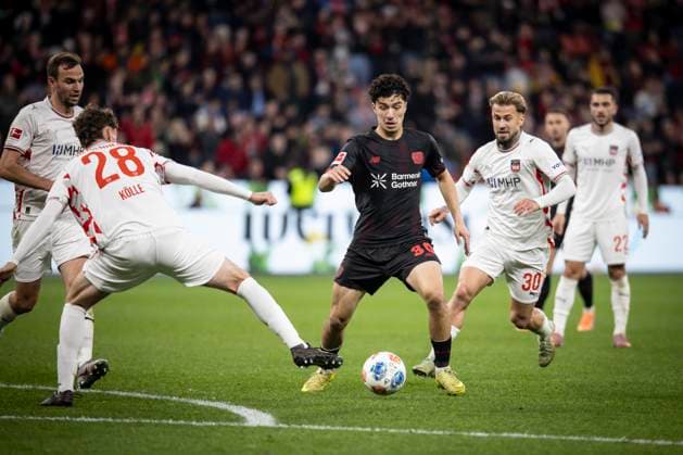LEVERKUSEN, GERMANY - NOVEMBER 8: Ibrahim Maza (Bayer 04 Leverkusen, 30) tackled by Adam Koelle (Kölle, Kolle, 1. FC Heidenheim, 28), on his right Niklas Dorsch (1. FC Heidenheim, 30) during the Bundesliga match (gameday 10) between Bayer 04 Leverkusen vs. 1. FC Heidenheim at BayArena on November 8, 2025 in Leverkusen, Germany. (Photo by Axel Kohring Beautiful Sports) DFL REGULATIONS PROHIBIT ANY USE OF PHOTOGRAPHS AS IMAGE SEQUENCES AND OR QUASI-VIDEO. Nordrhein-Westfalen Germany Copyright: xBEAUTIFULxSPORTS AxelxKohringx