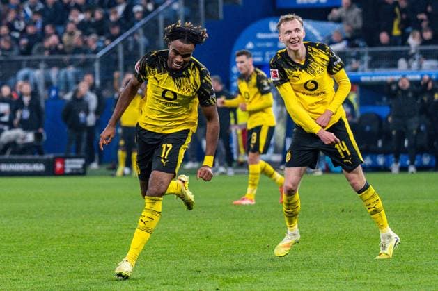 08 11 2025, Hamburger SV vs Borussia Dortmund, 1 Bundesliga, Matchday 10 Goal for 0 1 by Carney Chukwuemeka Borussia Dortmund, 17 Important note According to the regulations of the DFL German Football League or the DFB German Football Association, it is prohibited to use photographs taken in the stadium and or of the match in the form of sequential images and or video-like photo series Copyright: xBahhoxKarax