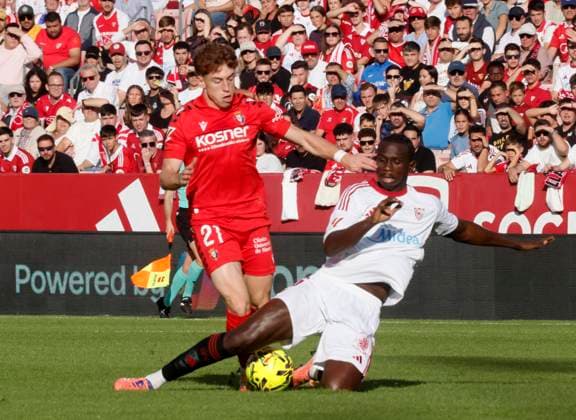 Spanish La Liga EA Sports soccer match Sevilla vs Osasuna at Sanchez Pizjuan stadium in Sevilla, Spain, 08 November 2025 JORNADA 12 LIGA EA SPORTS 900 Cordon Press  900 CordonxPress LOF - Sevilla vs Osasuna