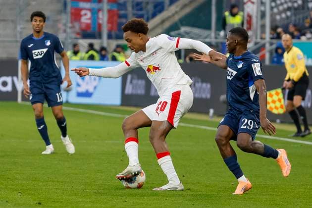 Assan Ouedraogo RB Leipzig, 20 and Bazoumana Toure TSG Hoffenheim, 29 in duel , Germany, Soccer, 1 Bundesliga, Matchday 10, 2025 2026, TSG Hoffenheim vs RB Leipzig, 08 11 2025, PreZero Arena, Sinsheim, Germany Sinsheim PreZero Arena Baden Württemberg Germany Copyright: xGrantxHubbsx