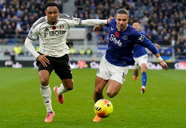 Liverpool, England, 8th November 2025. Jack Grealish of Everton (R) is challenged by Kenny Tete of Fulham during the Everton vs Fulham Premier League match at Hill Dickinson Stadium, Liverpool. Picture credit should read: Andrew Yates Sportimage EDITORIAL USE ONLY. No use with unauthorised audio, video, data, fixture lists, club league logos or live services. Online in-match use limited to 120 images, no video emulation. No use in betting, games or single club league player publications. SPI_013_AY_EVERTON_FULHAM SPI-4273-0013