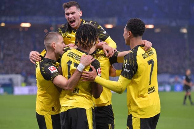 08 11 2025, xblx, Fussball 1 Bundesliga, Hamburger SV Borussia Dortmund v l Carney Chukwuemeka Borussia Dortmund , Goal scored, Tor zum 0 1,, celebrate the goal, Torjubel , Jubel, jubeln, jubelt, DFL DFB REGULATIONS PROHIBIT ANY USE OF PHOTOGRAPHS as IMAGE SEQUENCES and or QUASI VIDEO Hamburg