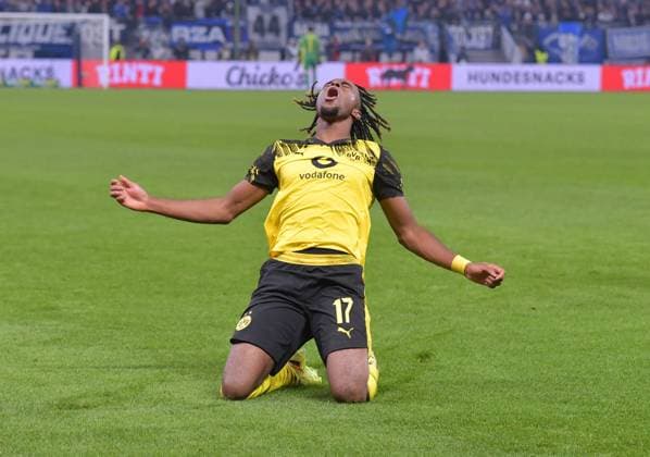 08 11 2025, xblx, Fussball 1 Bundesliga, Hamburger SV Borussia Dortmund v l Carney Chukwuemeka Borussia Dortmund , Goal scored, Tor zum 0 1,, celebrate the goal, Torjubel , Jubel, jubeln, jubelt, DFL DFB REGULATIONS PROHIBIT ANY USE OF PHOTOGRAPHS as IMAGE SEQUENCES and or QUASI VIDEO Hamburg