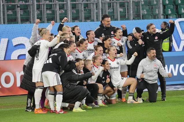 Winner photo Frankfurt in front of the Fankurve Football, Women, Season 2025 2026, 1 Liga, Google Pixel Women Bundesliga, VfL Wolfsburg vs Eintracht Frankfurt, 2 3 DFL REGULATIONS PROHIBIT ANY USE OF PHOTOGRAPHS AS IMAGE SEQUENCES AND OR QUASI VIDEO