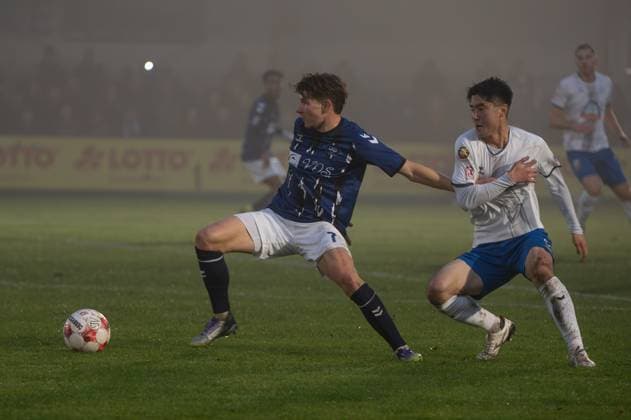 GER, Soccer, RLN, SSV Jeddeloh II vs VfB Oldenburg 08 11 2025, Haskamp Arena, Jeddeloh II Edewecht, GER, RLN, SSV Jeddeloh II vs VfB Oldenburg, DFL regulations prohibit any use of photographs as image sequences and or quasi video, im Bild Vjekoslav TARITAS VfB Oldenburg 7 Keita TAGUCHI SSV Jeddeloh II 5 nordphotoxgmbhx xRojahn nph00310