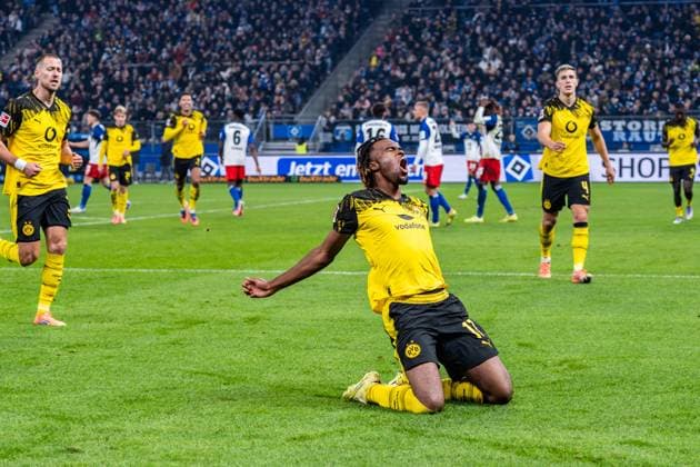 08 11 2025, Hamburger SV vs Borussia Dortmund, 1 Bundesliga, Matchday 10 Goal for 0 1 by Carney Chukwuemeka Borussia Dortmund, 17 Important note According to the regulations of the DFL German Football League or the DFB German Football Association, it is prohibited to use photographs taken in the stadium and or of the match in the form of sequential images and or video-like photo series Copyright: xBahhoxKarax