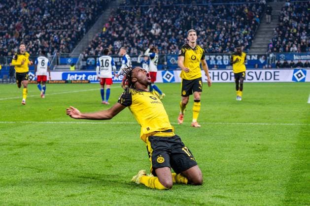 08 11 2025, Hamburger SV vs Borussia Dortmund, 1 Bundesliga, Matchday 10 Goal for 0 1 by Carney Chukwuemeka Borussia Dortmund, 17 Important note According to the regulations of the DFL German Football League or the DFB German Football Association, it is prohibited to use photographs taken in the stadium and or of the match in the form of sequential images and or video-like photo series Copyright: xBahhoxKarax