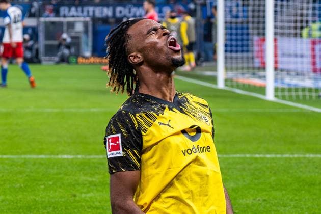 08 11 2025, Hamburger SV vs Borussia Dortmund, 1 Bundesliga, Matchday 10 Goal for 0 1 by Carney Chukwuemeka Borussia Dortmund, 17 Important note According to the regulations of the DFL German Football League or the DFB German Football Association, it is prohibited to use photographs taken in the stadium and or of the match in the form of sequential images and or video-like photo series Copyright: xBahhoxKarax