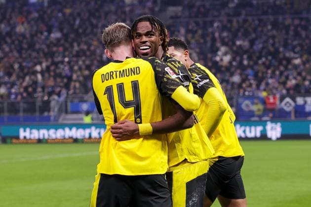 08 11 2025, 1 Bundesliga, Matchday 10, Hamburger SV Borussia Dortmund, Carney Chukwuemeka Borussia Dortmund celebrates the goal to 0 1, Hamburg Volksparkstadion Hamburg Germany xRHR PHOTO DEx Copyright: DennisxEwert RHR-FOTOx RHR-FOTO DE