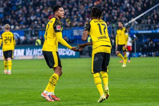 08 11 2025, Hamburger SV vs Borussia Dortmund, 1 Bundesliga, Matchday 10 Goal for 0 1 by Carney Chukwuemeka Borussia Dortmund, 17 Jobe Bellingham Borussia Dortmund, 7 Important note According to the regulations of the DFL German Football League and the DFB German Football Association, it is prohibited to use photographs taken in the stadium and or of the match in the form of sequential images and or video-like photo series Copyright: xBahhoxKarax