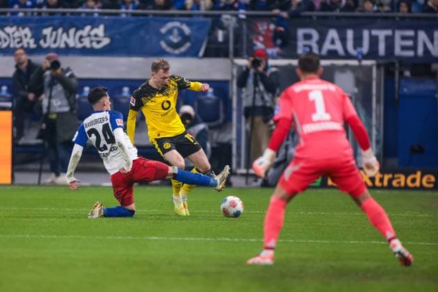 08 11 2025, 1 Bundesliga, Matchday 10, Hamburger SV Borussia Dortmund, v l Nicolas Capaldo Hamburger SV , Maximilian Beier Borussia Dortmund , Hamburg Volksparkstadion Hamburg Germany xRHR PHOTO DEx Copyright: DennisxEwert RHR-FOTOx RHR-FOTO DE
