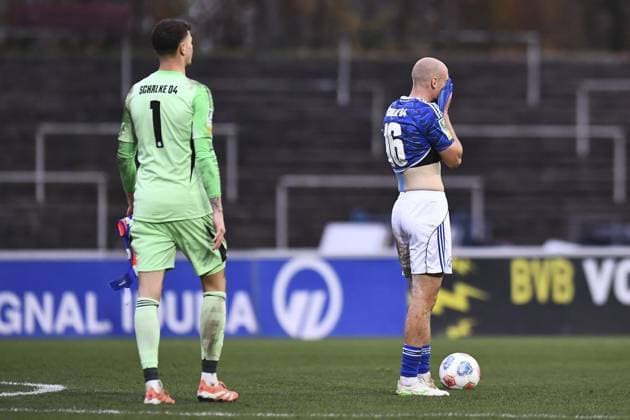 Borussia Dortmund U23 Schalke 04 U23 FOR EDITORIAL PURPOSES ONLY EDITORIAL USE ONLY p Soccer Regionalliga West 15 Matchday Borussia Dortmund U23 Schalke 04 U23 on 08 11 2025 at Stadion Rote Erde in Dortmund Luca Podlech Schalke 04 U23 , left Tim Justin Dietrich Schalke 04 U23 , right Germany North Rhine Westphalia Dortmund Copyright ThorstenxTillmann Copyright: ThorstenxTillmann doc836bgdp04cgn2ts09xe ,EDITORIAL USE ONLY Copyright: ThorstenxTillmann