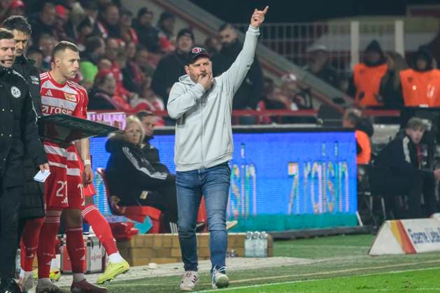 f l t r Steffen Baumgart 1 FC Union Berlin, Trainer , in the 1 Bundesliga match, 1 FC Union Berlin vs FC Bayern Munich, Bundesliga, soccer, DFB, 2025 2026 season, at the Alte Foersterei stadium, in the match of the first Bundesliga match, 1 FC Union Berlin vs FC Bayern Munich, Bundesliga, soccer, DFB, 2025 2026 season, at the Alte Försterei stadium, DFB DFL REGULATIONS PROHIBIT ANY USE OF PHOTOGRAPHS AS IMAGE SEQUENCES AND OR QUASI VIDEO, 08 11 25, Copyright: HMBxMedia UwexKoch