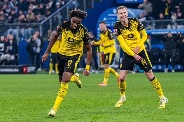 08 11 2025, Hamburger SV vs Borussia Dortmund, 1 Bundesliga, Matchday 10 Goal for 0 1 by Carney Chukwuemeka Borussia Dortmund, 17 Important note According to the regulations of the DFL German Football League or the DFB German Football Association, it is prohibited to use photographs taken in the stadium and or of the match in the form of sequential images and or video-like photo series Copyright: xBahhoxKarax