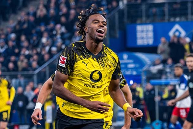 08 11 2025, Hamburger SV vs Borussia Dortmund, 1 Bundesliga, Matchday 10 Goal for 0 1 by Carney Chukwuemeka Borussia Dortmund, 17 Important note According to the regulations of the DFL German Football League or the DFB German Football Association, it is prohibited to use photographs taken in the stadium and or of the match in the form of sequential images and or video-like photo series Copyright: xBahhoxKarax