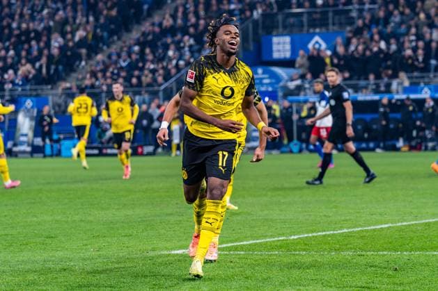 08 11 2025, Hamburger SV vs Borussia Dortmund, 1 Bundesliga, Matchday 10 Goal for 0 1 by Carney Chukwuemeka Borussia Dortmund, 17 Important note According to the regulations of the DFL German Football League or the DFB German Football Association, it is prohibited to use photographs taken in the stadium and or of the match in the form of sequential images and or video-like photo series Copyright: xBahhoxKarax