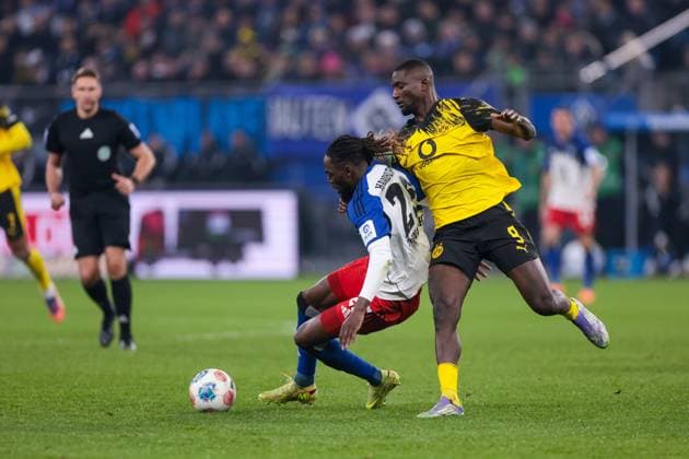 08 11 2025, 1 Bundesliga, Matchday 10, Hamburger SV Borussia Dortmund, v l Jordan Torunarigha Hamburger SV , Serhou Guirassy Borussia Dortmund , Hamburg Volksparkstadion Hamburg Germany xRHR PHOTO DEx Copyright: DennisxEwert RHR-FOTOx RHR-FOTO DE
