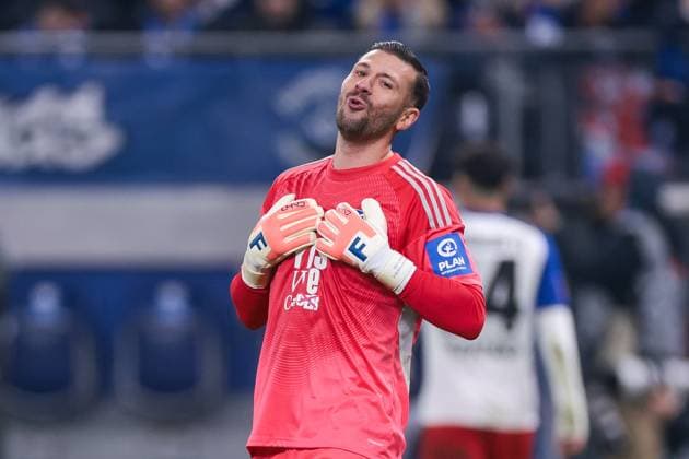 08 11 2025, 1 Bundesliga, Matchday 10, Hamburger SV Borussia Dortmund, Goalkeeper Daniel Heuer Fernandes Hamburger SV complains, Hamburg Volksparkstadion Hamburg Germany xRHR PHOTO DEx Copyright: DennisxEwert RHR-FOTOx RHR-FOTO DE