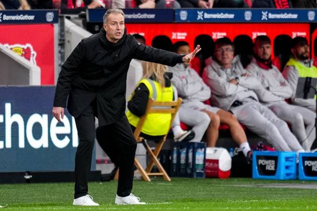 LEVERKUSEN, GERMANY - NOVEMBER 8: Bayer 04 Leverkusen head coach Kasper Hjulmand gestures during the Bundesliga match between Bayer 04 Leverkusen and 1. FC Heidenheim 1846 at BayArena on November 8, 2025 in Leverkusen, Germany. (Photo by Rene Nijhuis)  Copyright: xRenexNijhuis