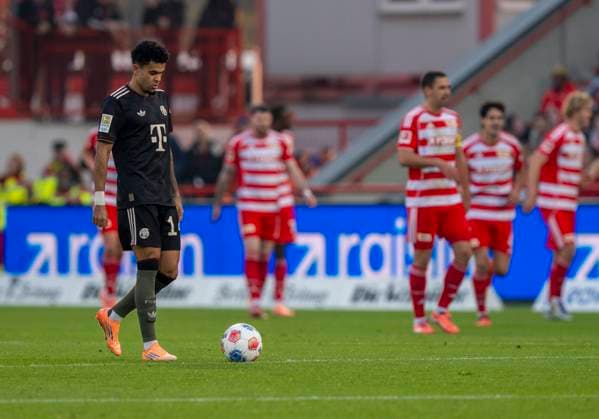 Disappointed Disappointed Luis Diaz FC Bayern Muenchen, 14 08 11 2025, 1 FC Union Berlin FC Bayern München, Football, 1 Bundesliga in Berlin, Stadion an der Alten Försterei DFL regulations prohibit any use of photographs as image sequences and or quasi video Copyright: HMBxMedia xMarcoxBader
