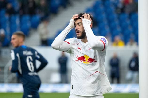 Romulo Cardoso RB Leipzig, 40 aergert sich, GER, TSG 1899 Hoffenheim vs RB Leipzig, Fussball Bundesliga, 10 Spieltag, Saison 2025 2026, 07 11 2025 DFB DFL regulations prohibit any use of photographs as image sequences and or quasi video GER, TSG 1899 Hoffenheim vs RB Leipzig, Fussball Bundesliga, 10 Spieltag, Saison 2025 2026, 07 11 2025 Sinsheim Copyright: xEibner-Pressefoto Memmlerx EP_MMR