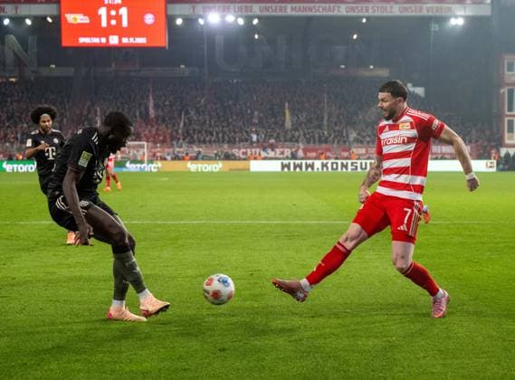 Soccer, Men, Season 2025 2026, 1 Bundesliga 10 Matchday , 1 FC Union Berlin FC Bayern Munich, v l Dayot Upamecano Bayern Munich , Oliver Burke 1 FC Union Berlin , 08 11 2025, Copyright: xMatthiasxKochx