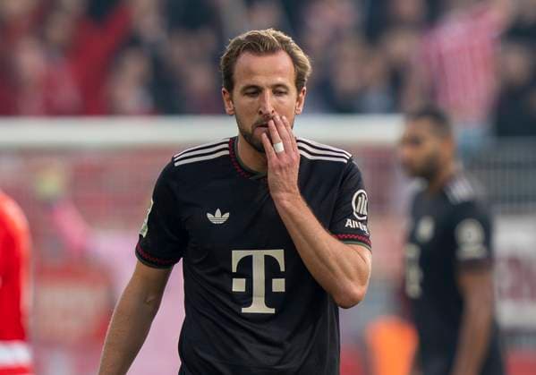 Harry Kane FC Bayern Muenchen, 9 disappointed Disappoint 08 11 2025, 1 FC Union Berlin FC Bayern München, Football, 1 Bundesliga in Berlin, Stadion an der Alten Försterei DFL regulations prohibit any use of photographs as image sequences and or quasi video Copyright: HMBxMedia xMarcoxBader