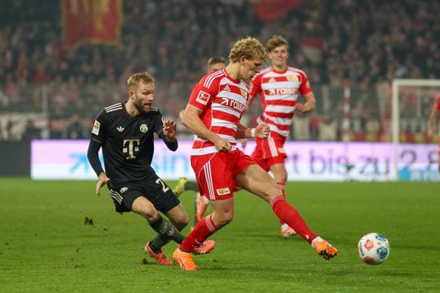 Leopold Querfeld 1 FC Union Berlin, 14 with Konrad Laimer FC Bayern Muenchen, 27 , GER, 1 FC Union Berlin vs FC Bayern Muenchen, Football, Bundesliga, Matchday 10, Season 2025 2026, 08 11 2025, DFL DFB REGULATIONS PROHIBIT ANY USE OF PHOTOGRAPHS as IMAGE SEQUENCES and or QUASI VIDEO, GER, 1 FC Union Berlin vs FC Bayern Muenchen, Football, Bundesliga, Matchday 10, Season 2025 2026, 08 11 2025 Berlin Copyright: xEibner-Pressefoto JennixMaulx EP_JML