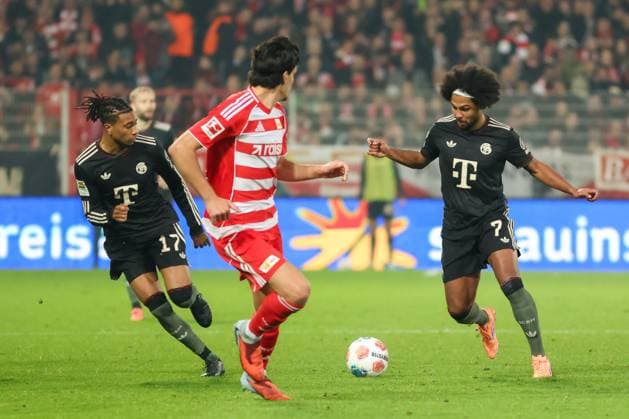 Serge Gnabry FC Bayern Muenchen, 07 with ball with Michael Olise FC Bayern Muenchen, 17 and Diogo Leite 1 FC Union Berlin, 04 , GER, 1 FC Union Berlin vs FC Bayern Muenchen, Football, Bundesliga, Matchday 10, Season 2025 2026, 08 11 2025, DFL DFB REGULATIONS PROHIBIT ANY USE OF PHOTOGRAPHS as IMAGE SEQUENCES and or QUASI VIDEO, GER, 1 FC Union Berlin vs FC Bayern Muenchen, Football, Bundesliga, Matchday 10, Season 2025 2026, 08 11 2025 Berlin Copyright: xEibner-Pressefoto JennixMaulx EP_JML