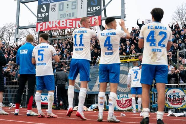 8 11 2025, Football, GER, Men, 3 League, DFL, Matchday 14, Season 2025 26, SSV Ulm 1846 FC Hansa Rostock The players of FC Hansa Rostock celebrate after the match in front of the visiting fan block Ulm Donaustadion Baden Würrttemberg Germany