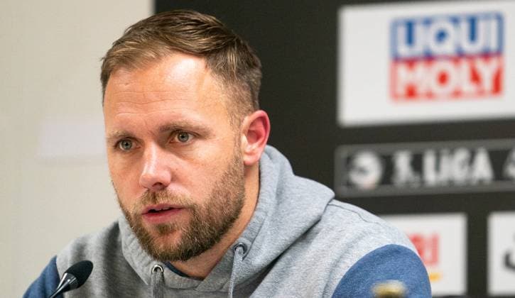 8 11 2025, Football, GER, Men, 3 League, DFL, Matchday 14, Season 2025 26, SSV Ulm 1846 FC Hansa Rostock Coach Daniel Brinkmann FC Hansa Rostock at the press conference after the match Ulm Donaustadion Baden Würrttemberg Germany