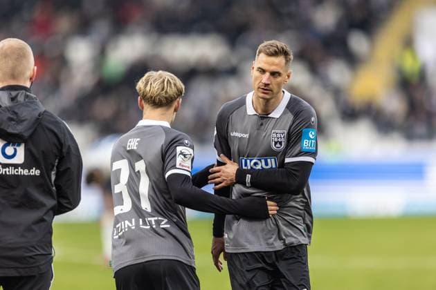Football, Season 2025 2026, 3 Liga, Donaustadion Ulm, Matchday 14, SSV Ulm 1846 Soccer FC Hansa Rostock, 08 11 2025 08 11 2025, Football, Season 2025 2026, 3 Liga, Donaustadion Ulm, Matchday 14, SSV Ulm 1846 Soccer FC Hansa Rostock, Substitution U19 Player 31 Benedikt Ehe SSV Ulm 1846 Soccer with his third league debut Photo Lucca Fundel Ulm Donaustadion Baden Württemberg Germany