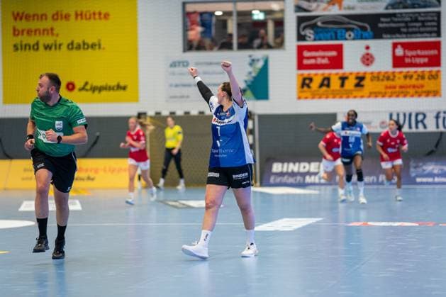HSG Blomberg Lippe GER vs Valur Reykjavik ISL , Handball, EHF European League Women, Qualification round 3, 08 11 2025, Season 2025 2026, Blomberg Diana Magnusdottir HSG Blomberg Lippe, 07 cheers after a goal Blomberg Sporthalle an der Ulmenallee Germany