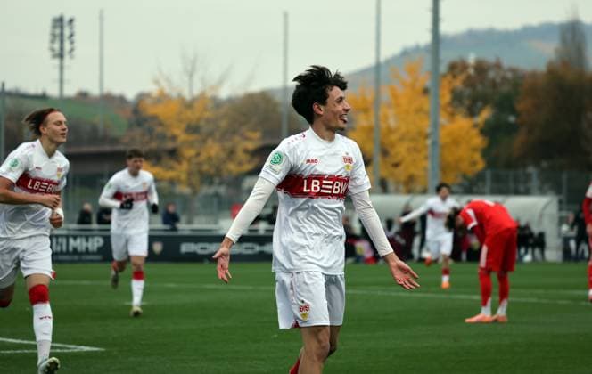 08 11 25 U17 VfB Stuttgart U17 FC Bayern Munich Germany, Stuttgart, 08 11 2025, Football, Season 2025 2026, U17 DFB Youth League, U17 VfB Stuttgart U17 FC Bayern Munich 6 2 Konstantinos Karangelis VfB Stuttgart Cheering Goal 1 0 Karangelis
