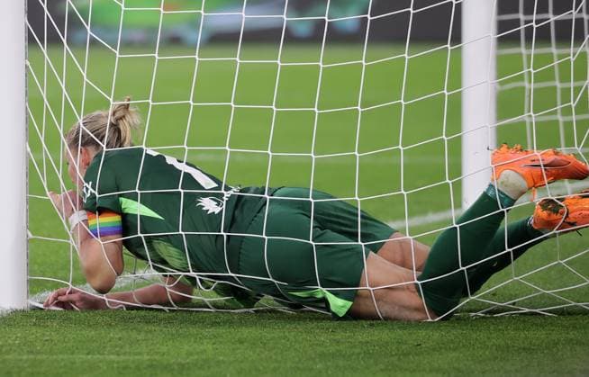 Alexandra Popp VfL Wolfsburg Football, Women, Season 2025 2026, 1 Liga, Google Pixel Women Bundesliga, VfL Wolfsburg vs Eintracht Frankfurt, 2 3 DFL REGULATIONS PROHIBIT ANY USE OF PHOTOGRAPHS AS IMAGE SEQUENCES AND OR QUASI VIDEO
