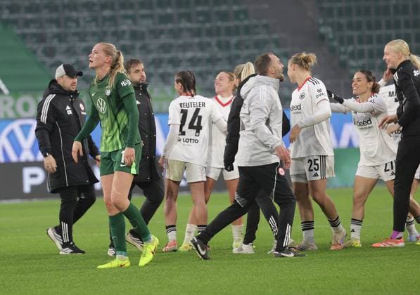 Camilla Kuever VfL Wolfsburg disappointed while Frankfurt celebrates victory Football, Women, Season 2025 2026, 1 League, Google Pixel Women Bundesliga, VfL Wolfsburg vs Eintracht Frankfurt, 2 3 DFL REGULATIONS PROHIBIT ANY USE OF PHOTOGRAPHS AS IMAGE SEQUENCES AND OR QUASI VIDEO