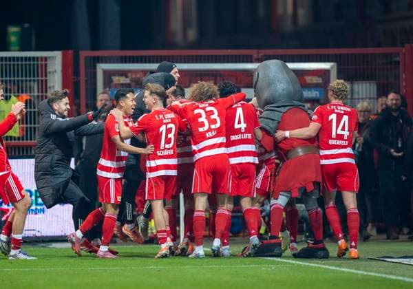 Union Berlin celebrates their goal to make it 2 1 Union Berlin celebrates their goal to make it 2 1 08 11 2025, 1 FC Union Berlin FC Bayern München, Fussball, 1 Bundesliga in Berlin, Stadion an der Alten Försterei DFL regulations prohibit any use of photographs as image sequences and or quasi video Copyright: HMBxMedia xMarcoxBader