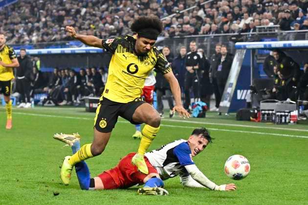 GER 1 FBL,, Hamburger SV vs Borussia Dortmund 08 11 2025, Volksparkstadion, Hamburg, GER 1 FBL, Hamburger SV vs Borussia Dortmund in the picture Nicolas Capaldo Hamburg 24 tries to assert himself against Karim David Adeyemi Dortmund 27 nordphotoxGmbH xWitke nph00002