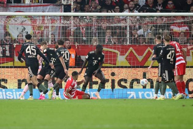 08 11 2025, xtgx, Fussball 1 Bundesliga, Union Berlin FC Bayern München v l Danilho Doekhi 1 FC Union Berlin Torschuetze, erzielt das Tor, Treffer, scores the goal 2 1 DFL DFB REGULATIONS PROHIBIT ANY USE OF PHOTOGRAPHS as IMAGE SEQUENCES and or QUASI VIDEO Berlin