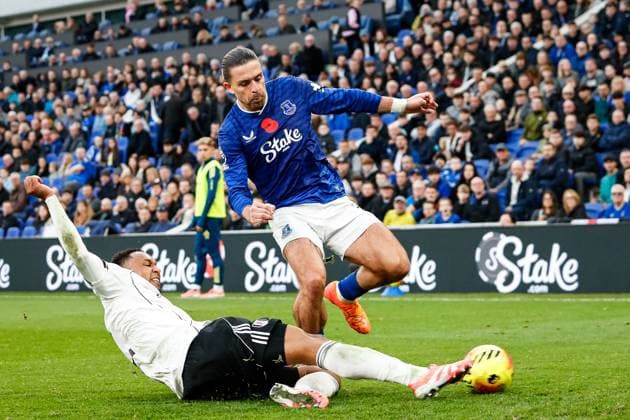 Everton v Fulham Premier League Jack Grealish of Everton and Kenny Tete of Fulham during the Premier League match at the Hill Dickson Stadium, Liverpool UK Newspapers OUT Copyright: xMaxxTomlinsonx FIL-22480-0047
