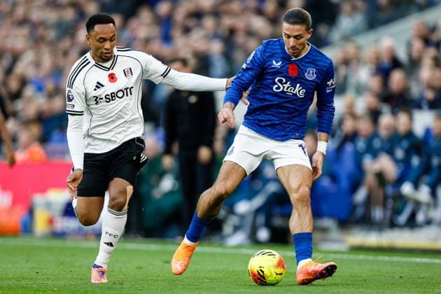 Everton v Fulham Premier League Jack Grealish of Everton and Kenny Tete of Fulham during the Premier League match at the Hill Dickson Stadium, Liverpool UK Newspapers OUT Copyright: xMaxxTomlinsonx FIL-22480-0065