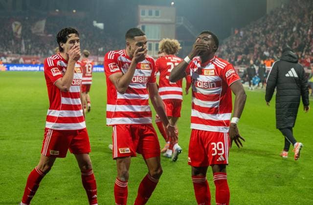Soccer, Men, Season 2025 2026, 1 Bundesliga 10 Matchday , 1 FC Union Berlin FC Bayern Munich, f l Diogo Leite, Danilho Doekhi 1 FC Union , Derrick Köhn cheering after scoring 2 1, 08 11 2025, Copyright: xMatthiasxKochx