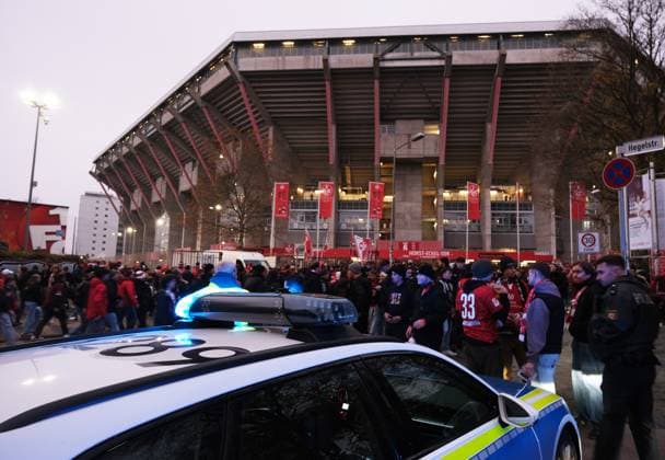 Soccer 2 Bundesliga Season 2025 26 1 FC Kaiserslautern 08 11 2025 Fritz Walter Stadion 1 FC Kaiserslautern fck Hertha BSC Berlin hertha fan march to the stadium 1 FC Kaiserslautern