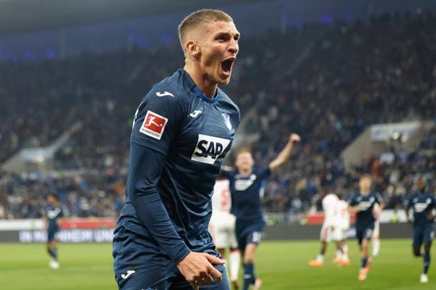 v.l.n.r.: Torschuetze, Scorer Grischa Proemel (TSG Hoffenheim, 6) Jubel nach seinem Tor zum 3:1, jubelnd, bejubelt, jubelt, jubeln, Cheers after the goal, cheering, celebrated, cheers, cheering, emotions 08.11.2025, Fussball, Bundesliga, TSG Hoffenheim - RB Leipzig, GER, Sinnsheim, PreZero Arena, DFL REGULATIONS PROHIBIT ANY USE OF PHOTOGRAPHS AS IMAGE SEQUENCES AND OR QUASI-VIDEO. *** from l n r Goalscorer, Scorer Grischa Proemel TSG Hoffenheim, 6 Cheers after the goal, cheering, celebrated, cheers, cheering, emotions 08 11 2025, Football, Bundesliga, TSG Hoffenheim RB Leipzig, GER, Sinnsheim, PreZero Arena, DFL REGULATES PROHIBIT ANY USE OF PHOTOGRAPHS AS IMAGE SEQUENCES AND OR QUASI VIDEO Copyright: HMBxMedia xHeikoxBecker