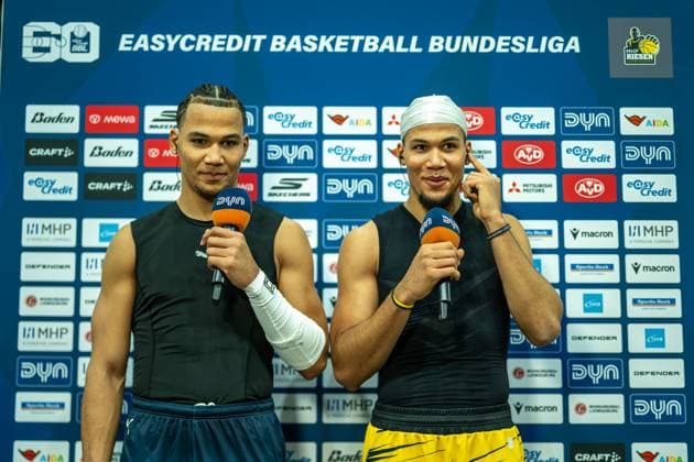 Nicholas Tischler EWE Baskets Oldenburg, 11 , Brandon Tischler MHP RIESEN Ludwigsburg, 24 , GER, MHP RIESEN Ludwigsburg vs EWE Baskets Oldenburg, easycredit BBL, Basketball, Bundesliga, Matchday 7, Season 2025 2026, 08 11 2025, GER, MHP RIESEN Ludwigsburg vs EWE Baskets Oldenburg, easycredit BBL, Basketball, Bundesliga, Matchday 7, Season 2025 2026, 08 11 2025 Ludwigsburg Copyright: xEibner-Pressefoto SaschaxWaltherx EP_EER